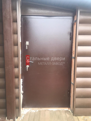 Фото установленной двери №128 в Краснозаводске