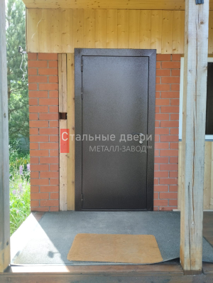 Фото установленной двери №420 в Краснозаводске