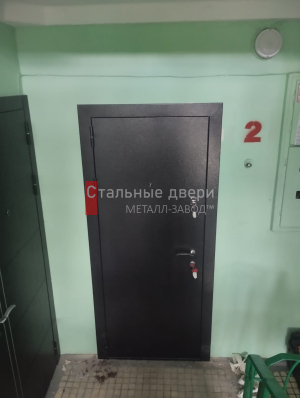 Фото установленной двери №405 в Краснозаводске