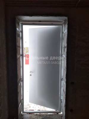 Фото установленной двери №204 в Краснозаводске