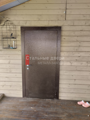 Фото установленной двери №404 в Краснозаводске