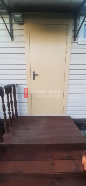 Фото установленной двери №413 в Краснозаводске