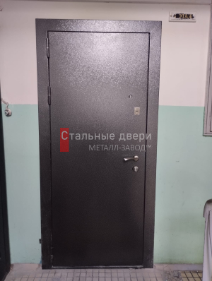 Фото установленной двери №415 в Краснозаводске