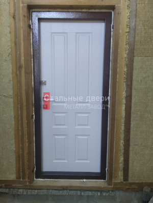 Фото установленной двери №409 в Краснозаводске